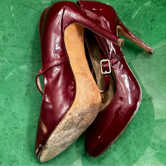 Saks fifth avenue shoes I good condition - Picture 6 of 6